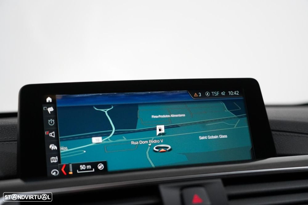 BMW 330 e iPerformance - 10