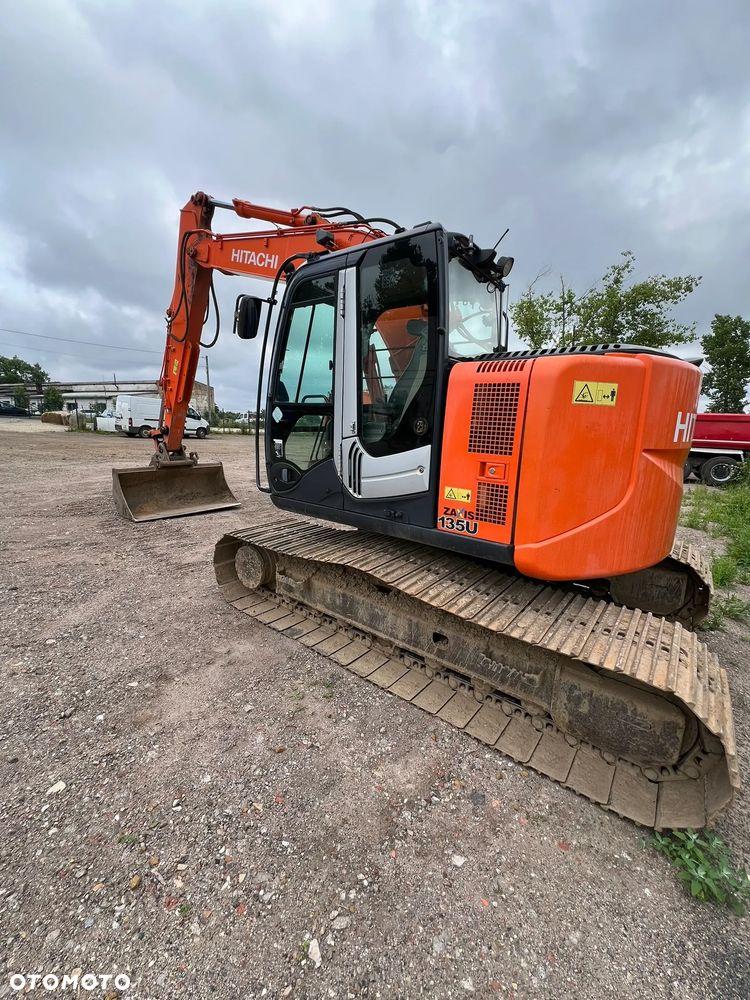 Hitachi ZX135 US - 2