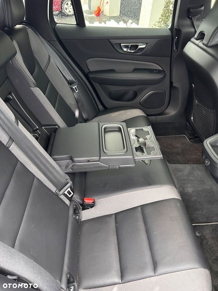 Volvo V60 D4 R-Design - 12