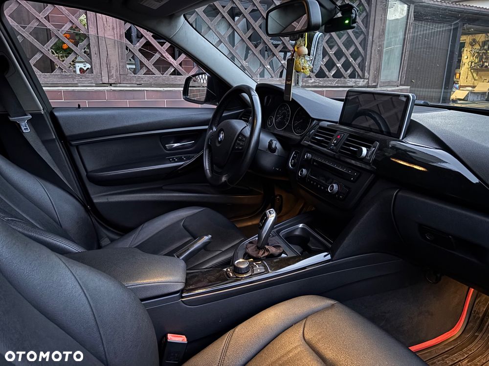 BMW Seria 3 328i - 5