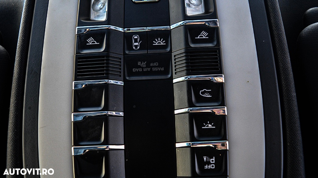 Porsche Cayenne 3.0 L - 27