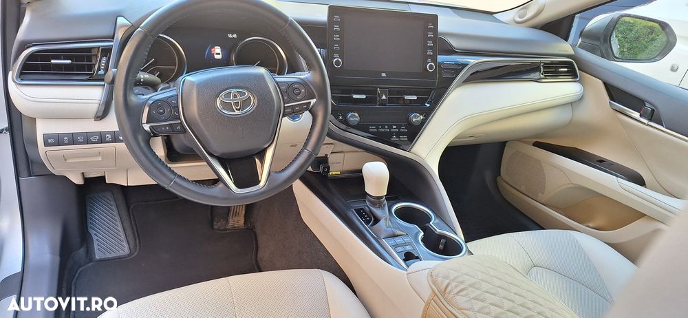 Toyota Camry 2.5 Exclusive - 6