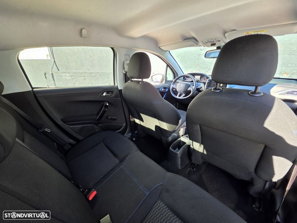 Peugeot 208 1.2 PureTech Signature - 14