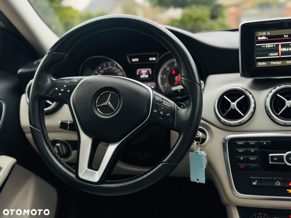 Mercedes-Benz GLA 200 7G-DCT Style - 20