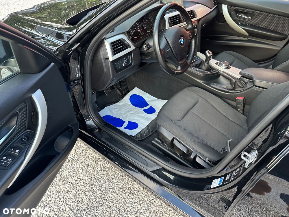 BMW Seria 3 320d Luxury Line - 28