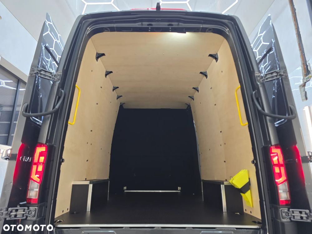 Volkswagen CRAFTER 4 MOTION AUTOMAT-8 Bie TDI 177KM Długi 7-OSOBOWY BOGATA OPCJA WYPOSAŻENIA NAVI KAMERA COFANIA FUL LED LAKIER METALIZOWANY FOTEL KIEROWCY PNEŁMATYCZNY Z MASAZEM SALON PL STAN NOWY NOWY NOWY - 17
