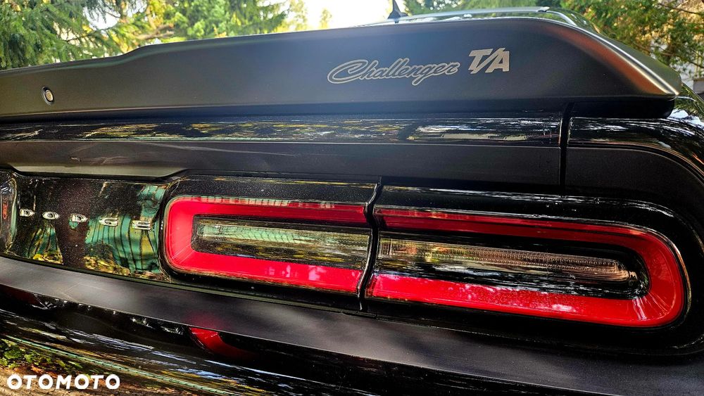 Dodge Challenger - 8
