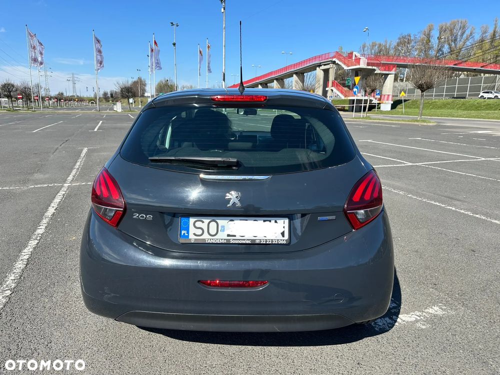 Peugeot 208 - 10