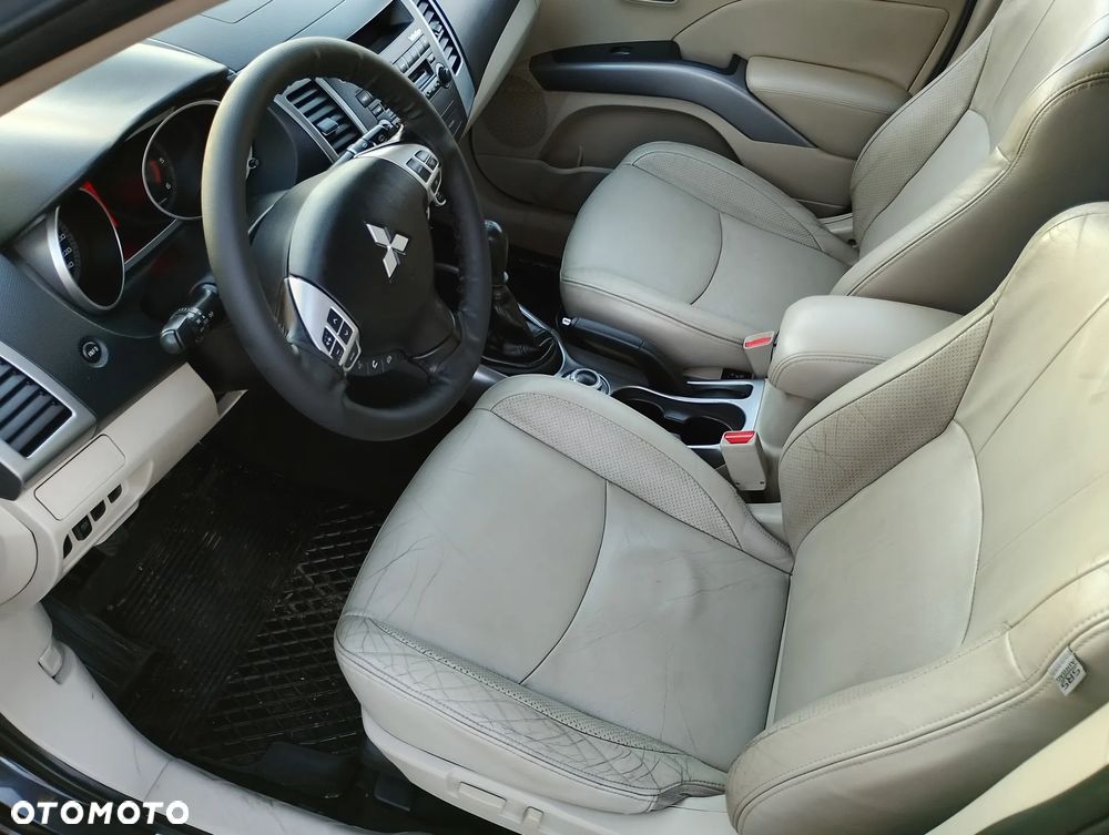 Mitsubishi Outlander 2.0 DID Intense + SE - 5