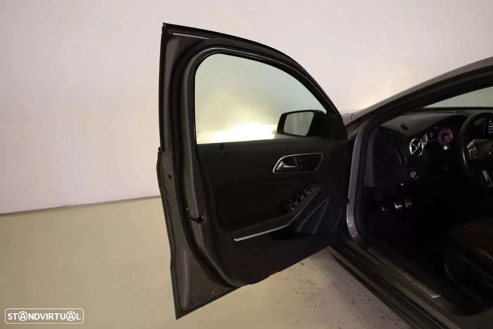 Mercedes-Benz A 200 d AMG Line - 16