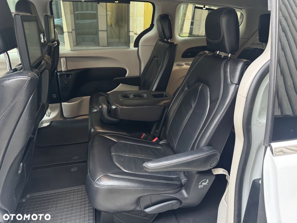 Chrysler Pacifica - 19