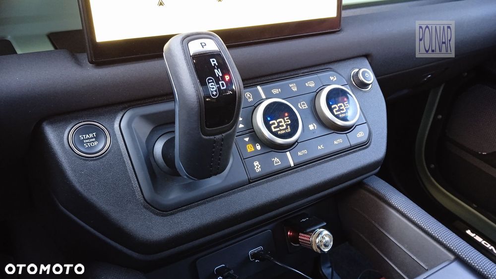 Land Rover Defender 3.0 P400 mHEV 75th Limited Edition - 24