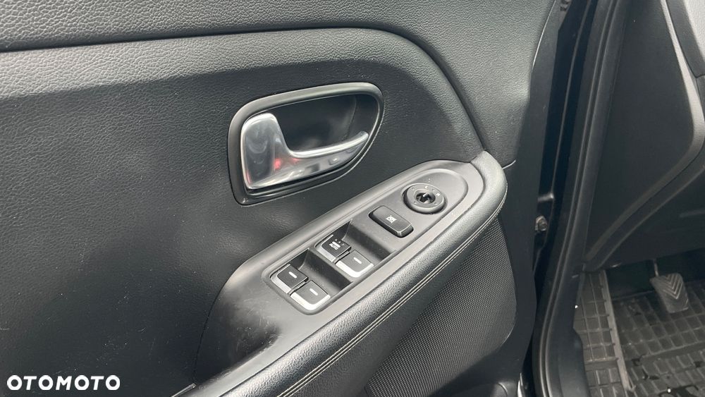 Kia Carens 1.6 GDI Business Line EU6 - 16