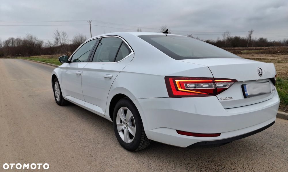 Skoda Superb 2.0 TDI Ambition DSG7 - 3