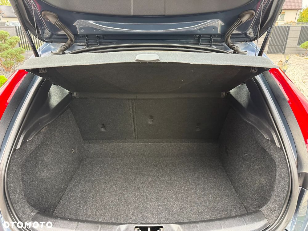 Volvo V40 D2 Summum - 28