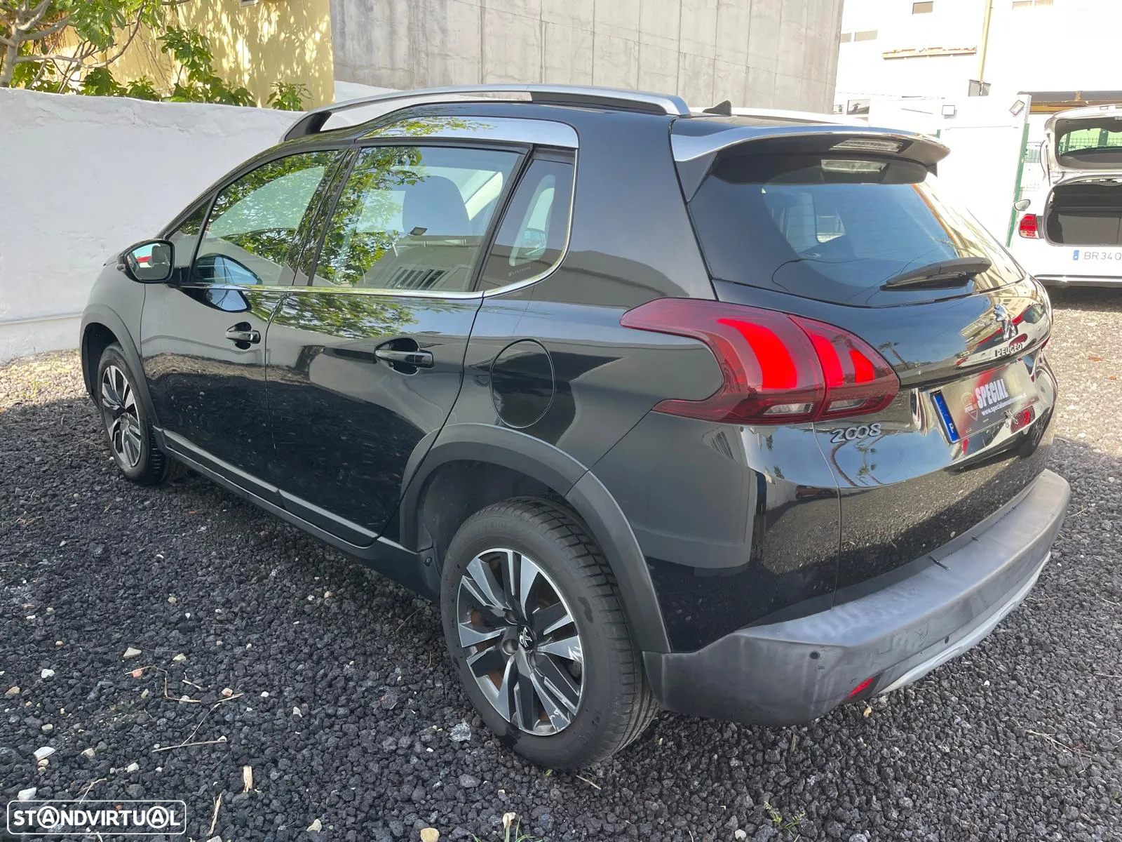 Peugeot 2008 1.2 PureTech Allure - 8