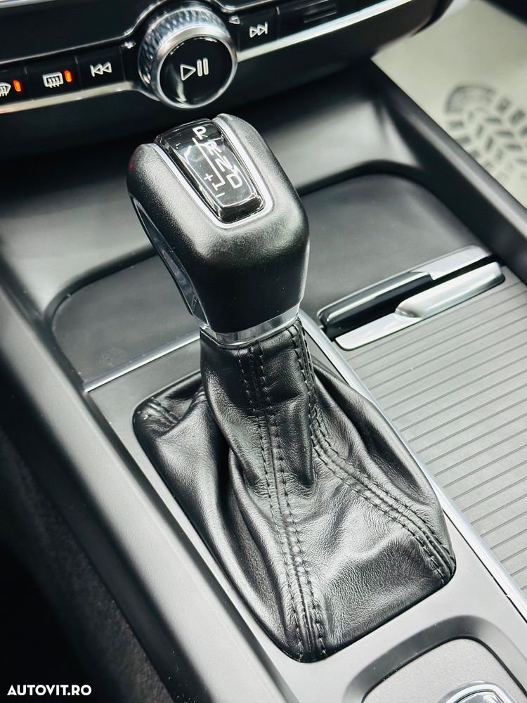 Volvo XC 60 D4 Geartronic Momentum Pro - 31