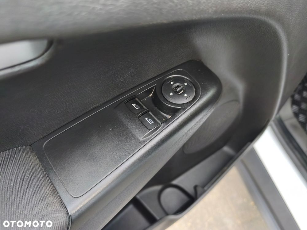 Ford Transit Courier - 25