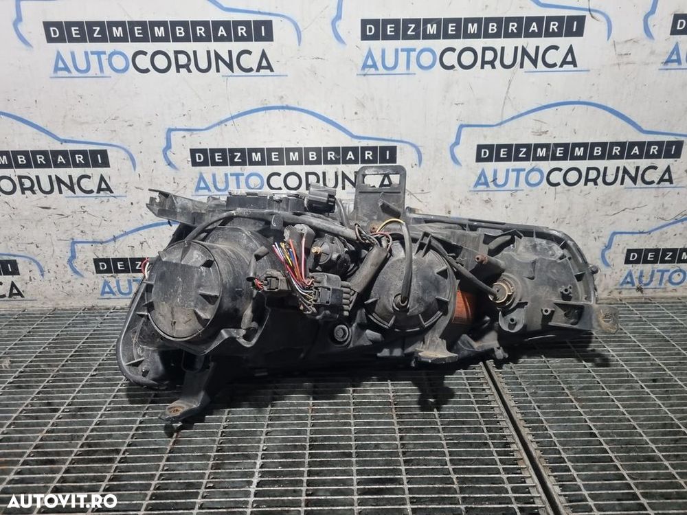 Far Dreapta Mitsubishi Outlander Facelift 2009 - 2012 SUV 4 Usi (1314) Xenon - 2