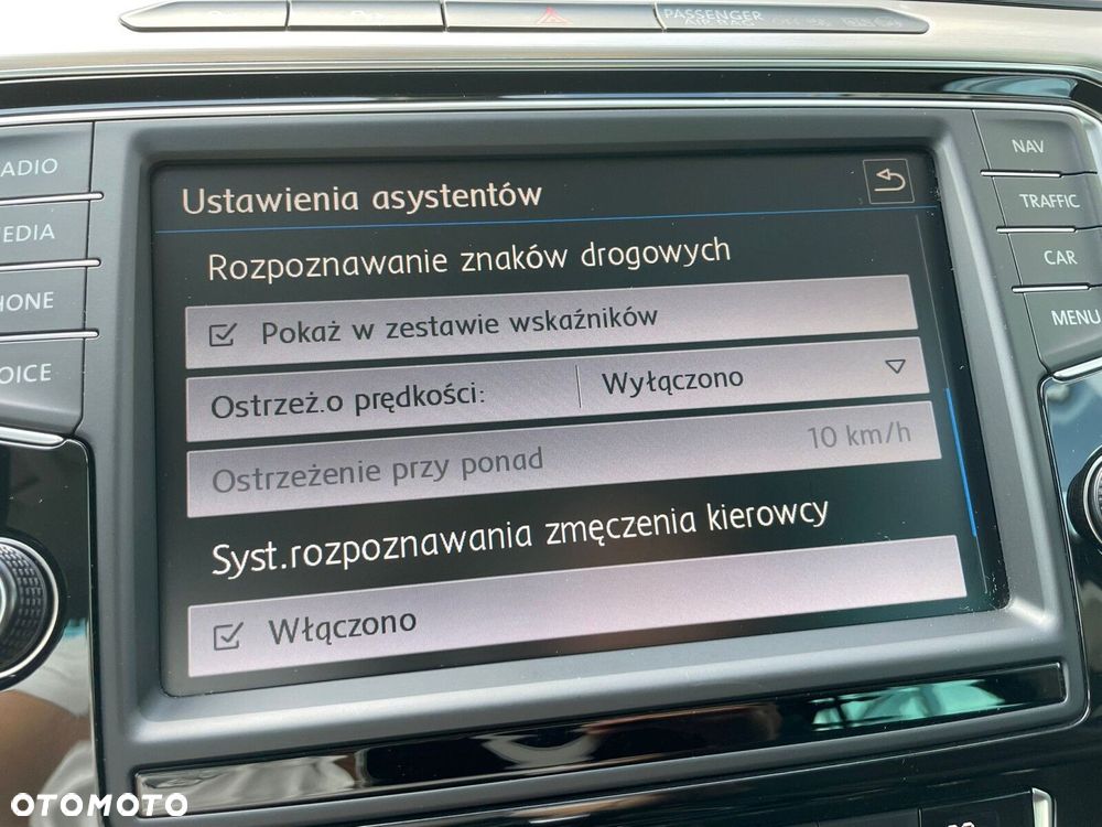 Volkswagen Passat - 32