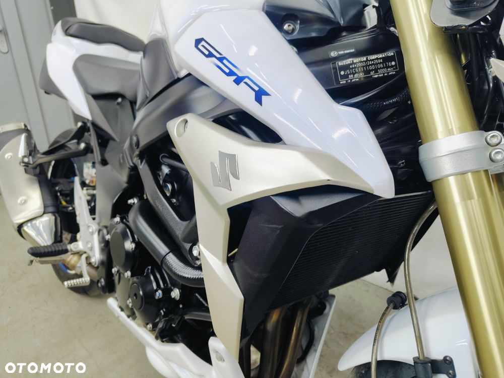 Suzuki GSR - 7