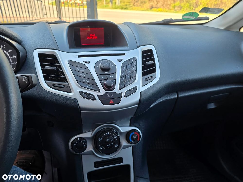 Ford Fiesta 1.25 Champions Edition - 28