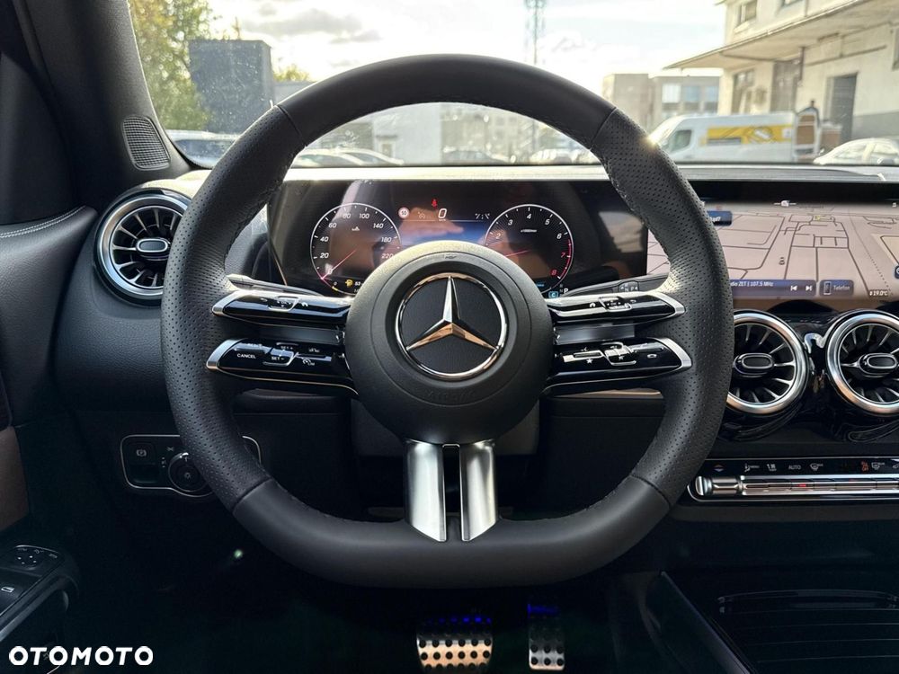 Mercedes-Benz GLB - 22