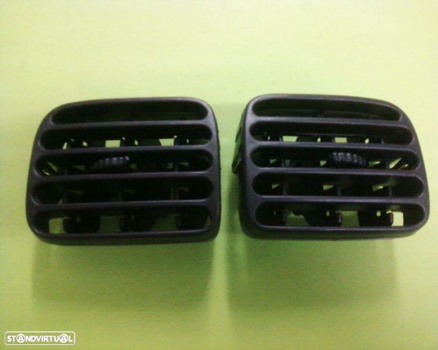 Par grelhas Arejadores saida de ar centro tablier Renault Clio 1998-2001(NOVAS) Valor do Par - 1
