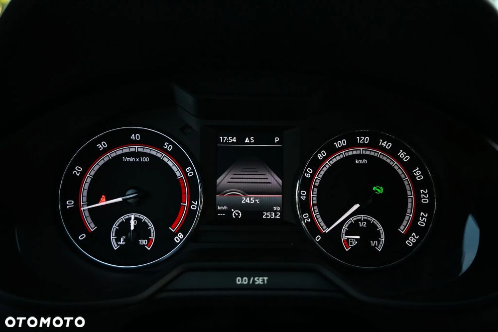 Skoda Octavia 2.0 TSI RS DSG - 32