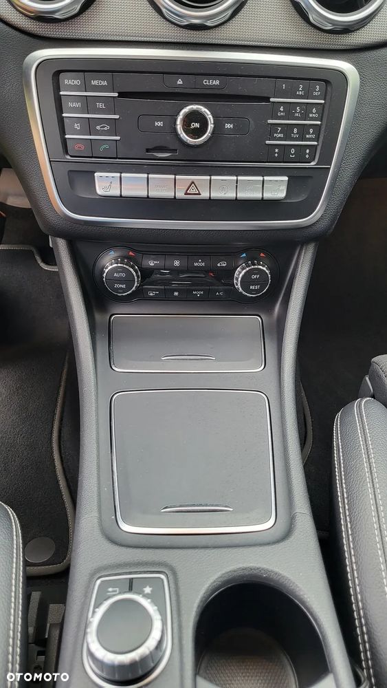 Mercedes-Benz GLA 200 7G-DCT - 27