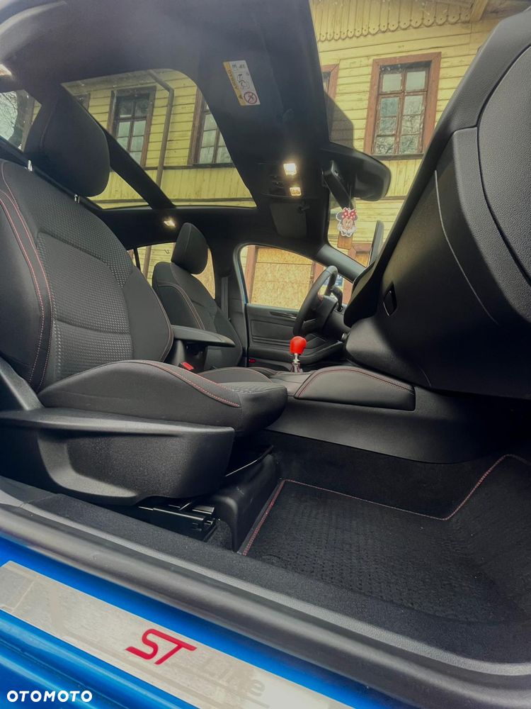 Ford Focus 1.0 EcoBoost ST-Line X - 26