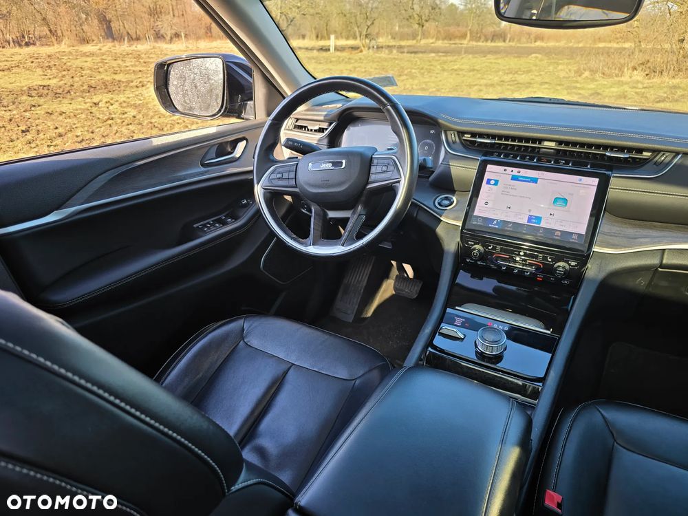 Jeep Grand Cherokee - 22