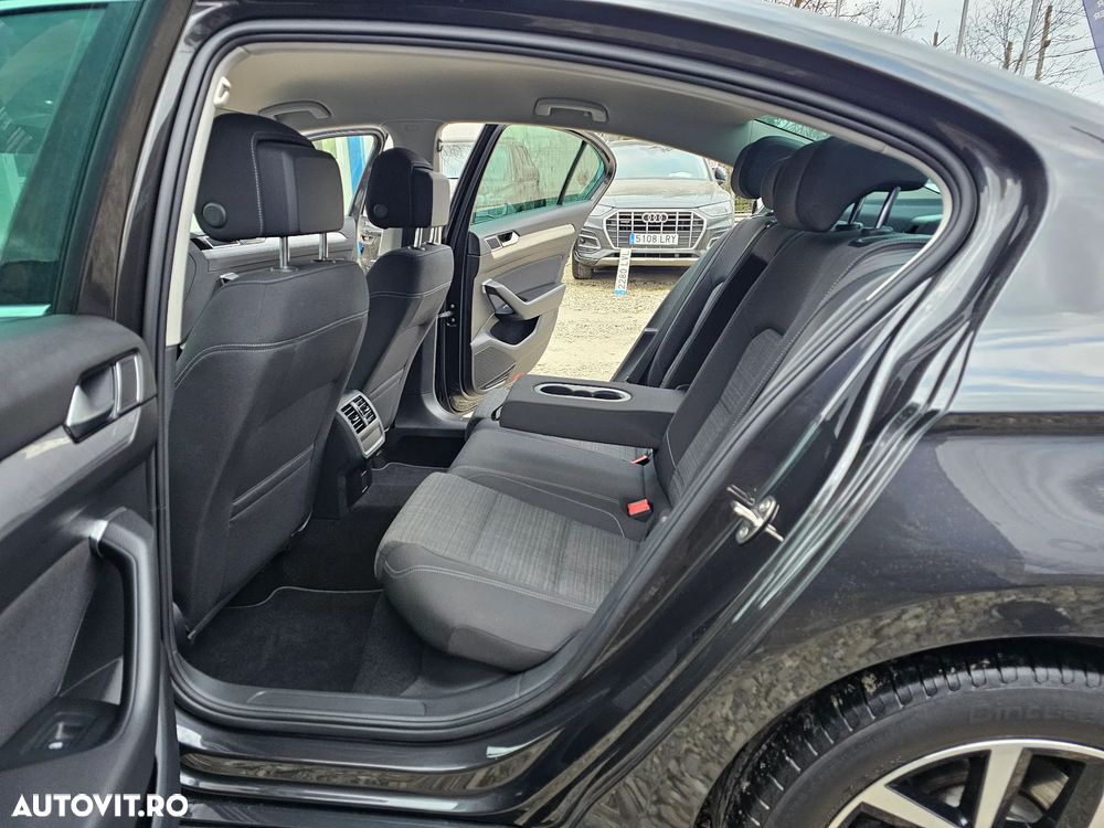 Volkswagen Passat - 27
