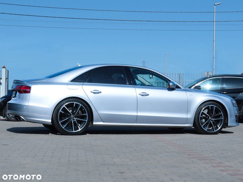 Audi S8 Plus - 37