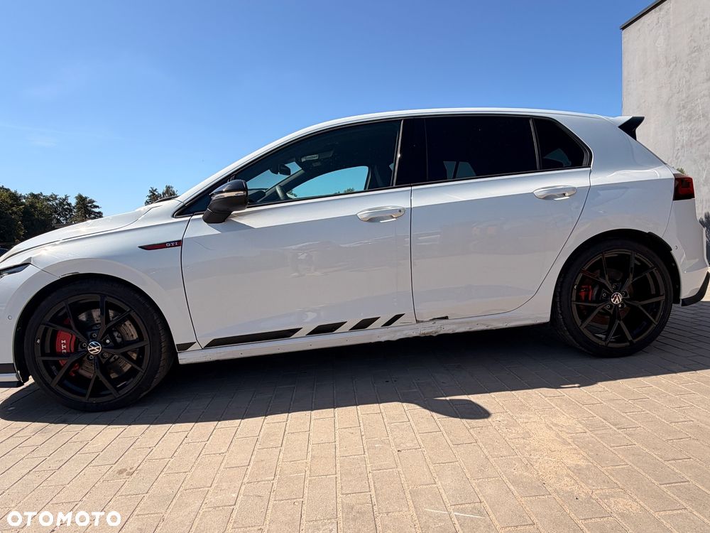 Volkswagen Golf - 8