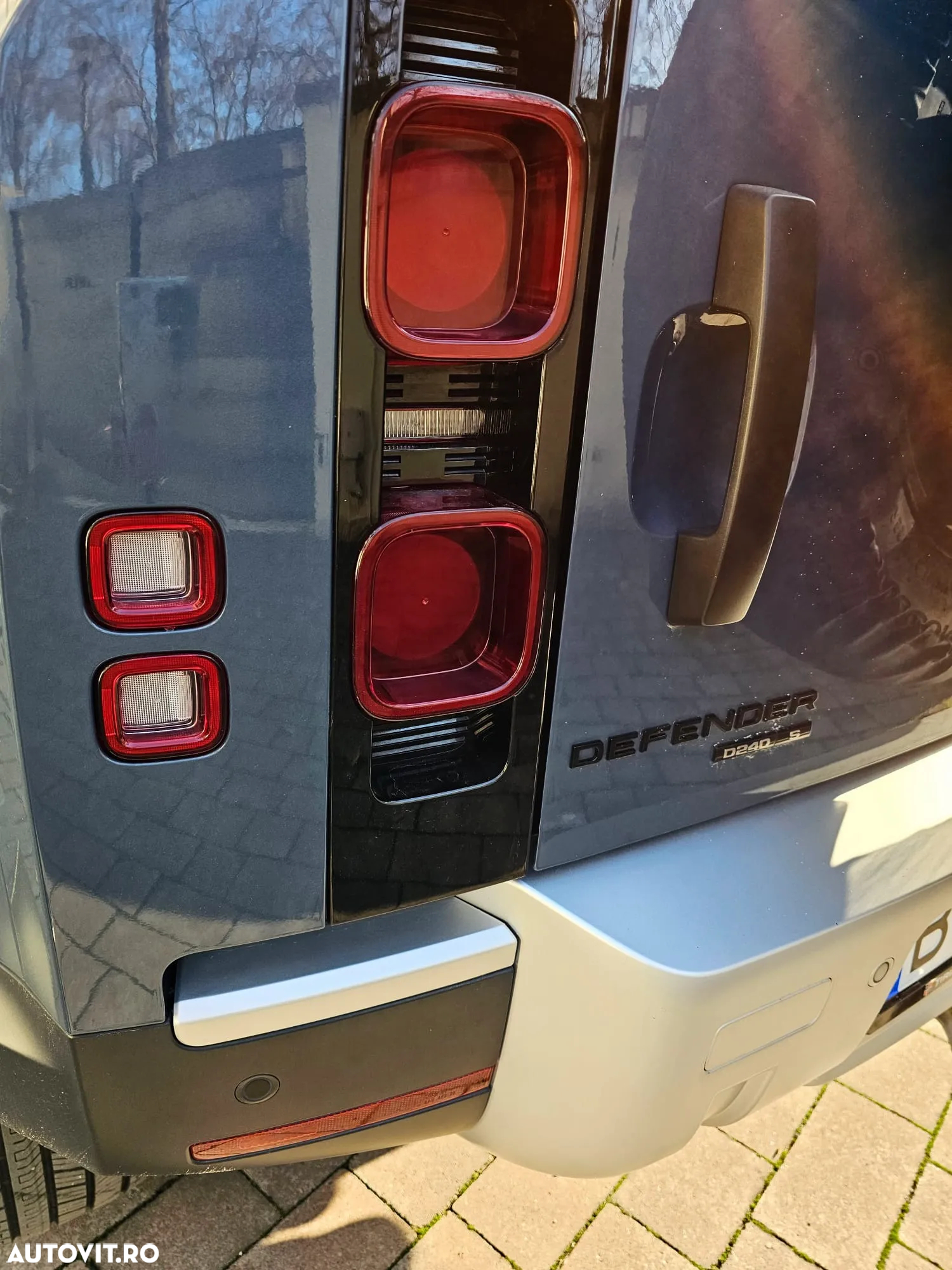 Land Rover Defender 110 2.0L D240 S - 28