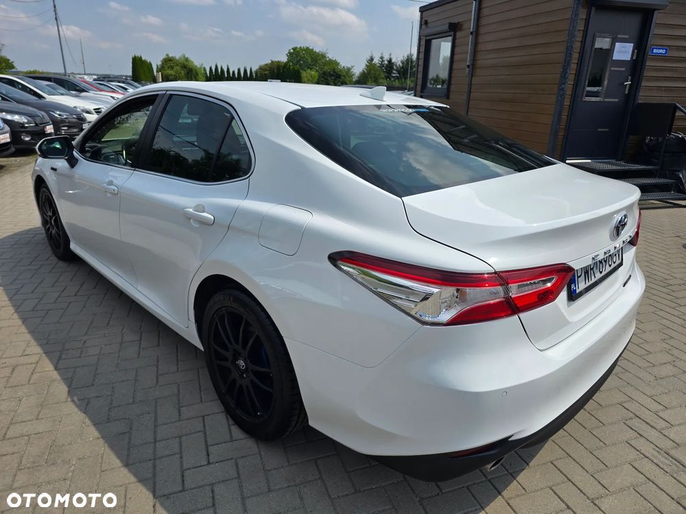 Toyota Camry - 5