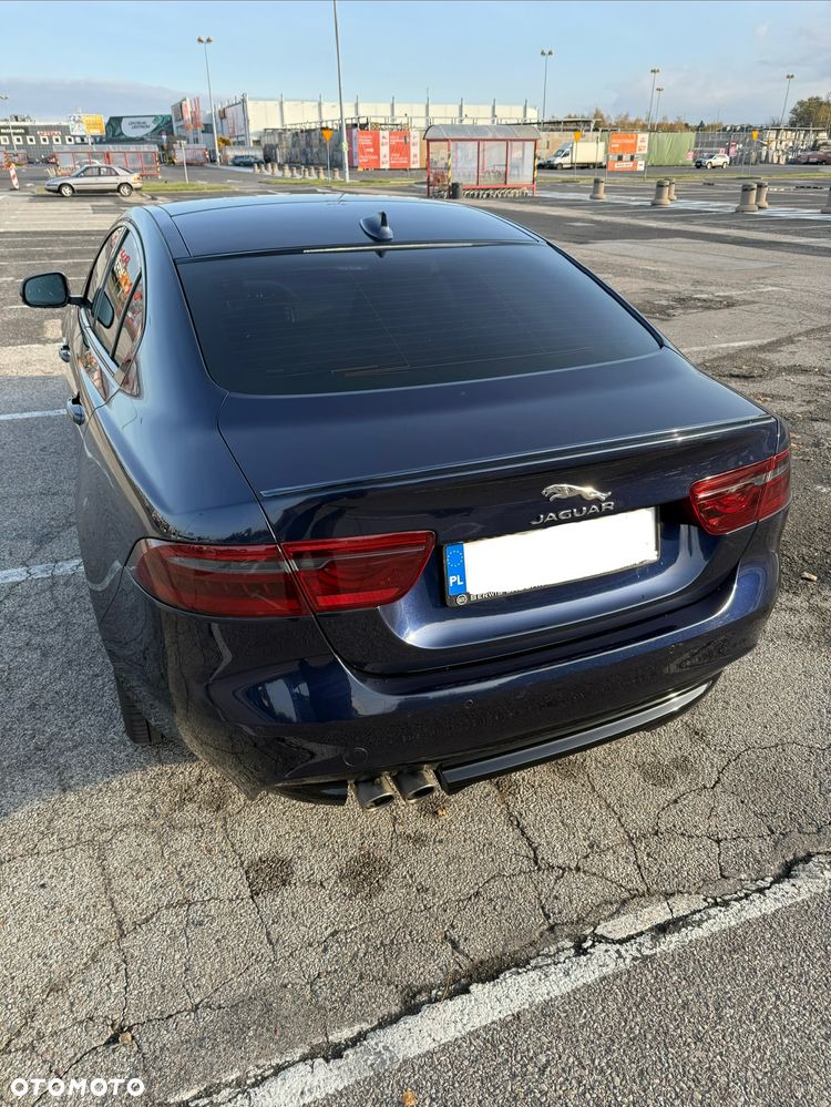 Jaguar XE 2.0 D R-Sport - 6
