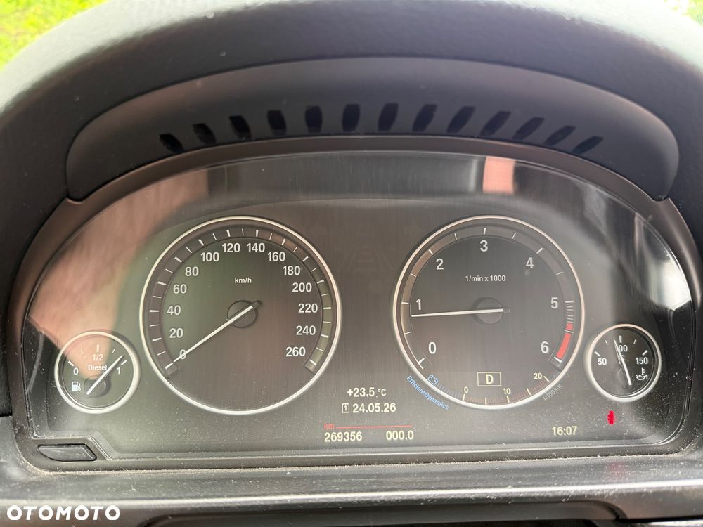 BMW Seria 5 520d xDrive - 13