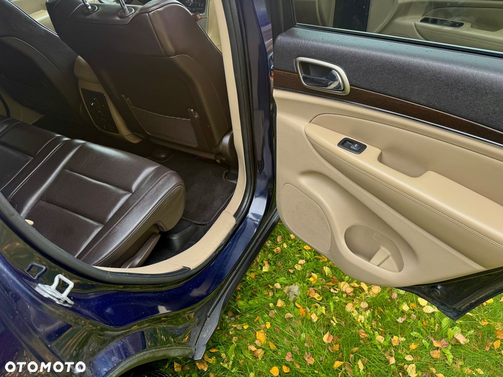 Jeep Grand Cherokee - 32