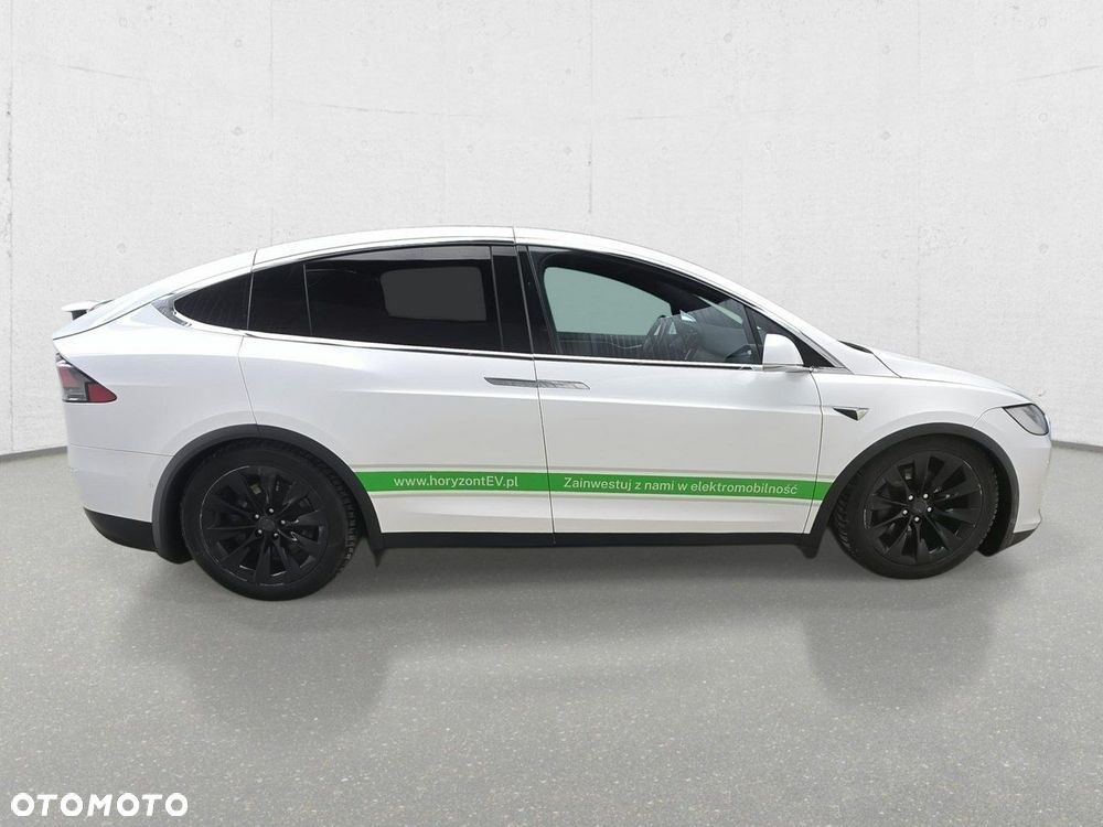 Tesla Model X - 8