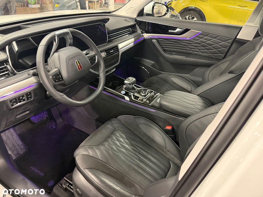 Hongqi HS5 - 12