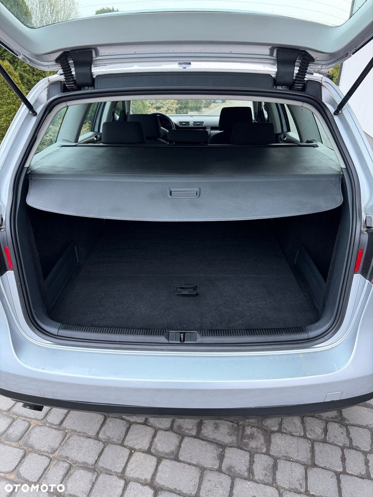 Volkswagen Passat - 26