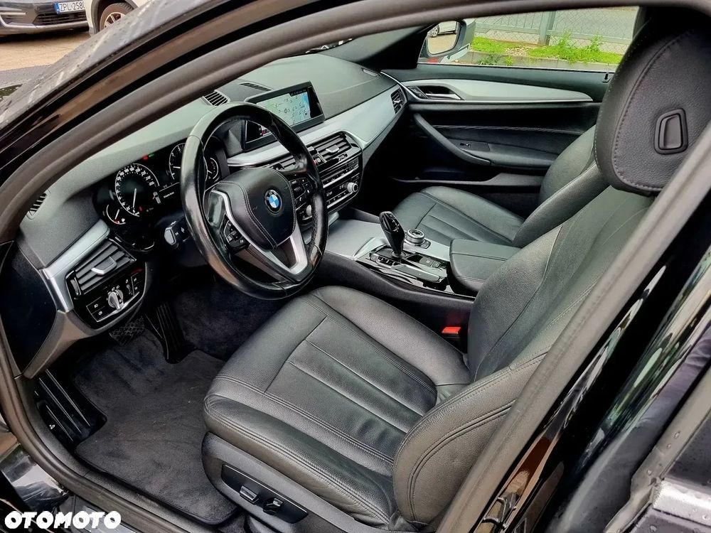 BMW Seria 5 520i Sport Line - 9