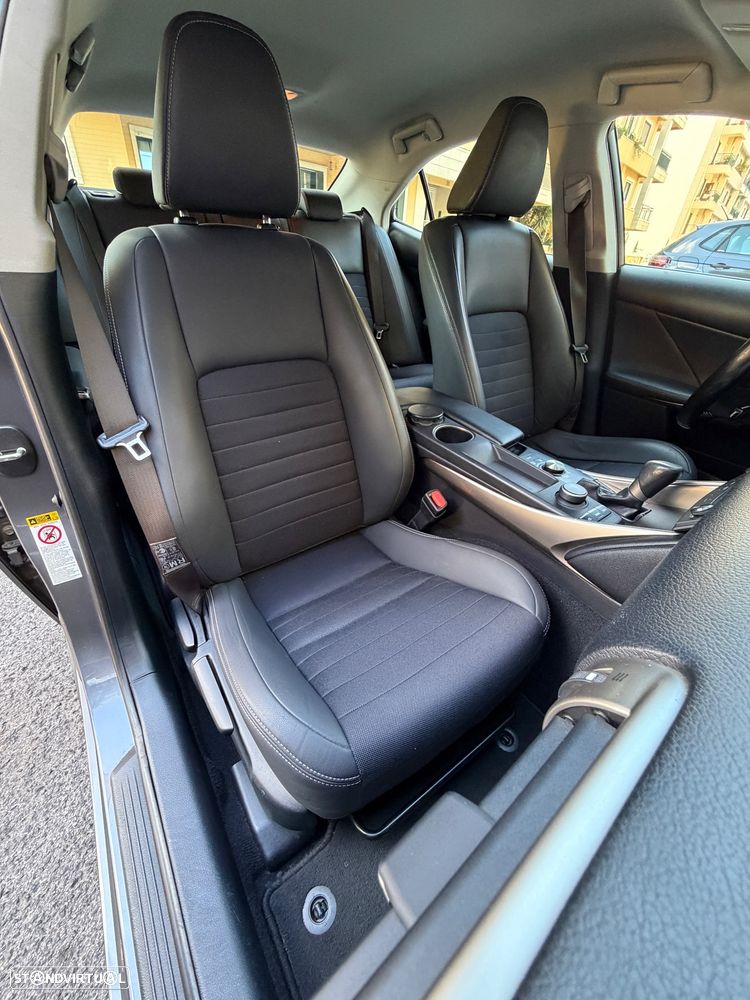 Lexus IS 300H Luxury - 15