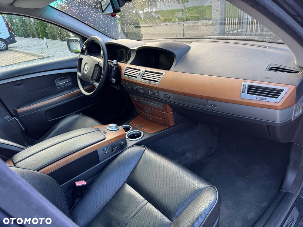 BMW Seria 7 745i - 16