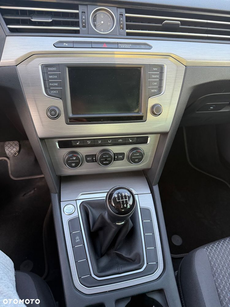 Volkswagen Passat - 24