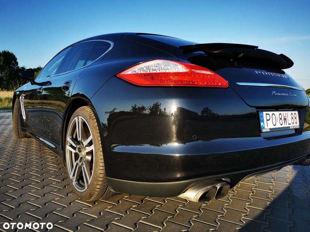 Porsche Panamera Turbo PDK - 16