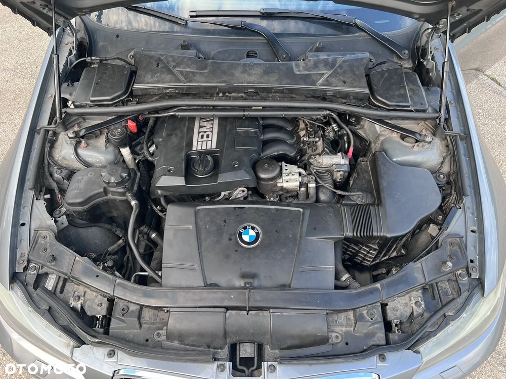BMW Seria 3 320i - 24