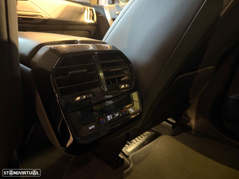 BMW iX xDrive 40 Pack Desportivo - 33